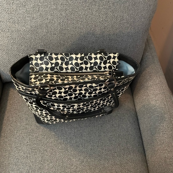 Coach Chelsea Signature Heritage Stripe Black and Cream Signature Tote EUC - Picture 2 of 8